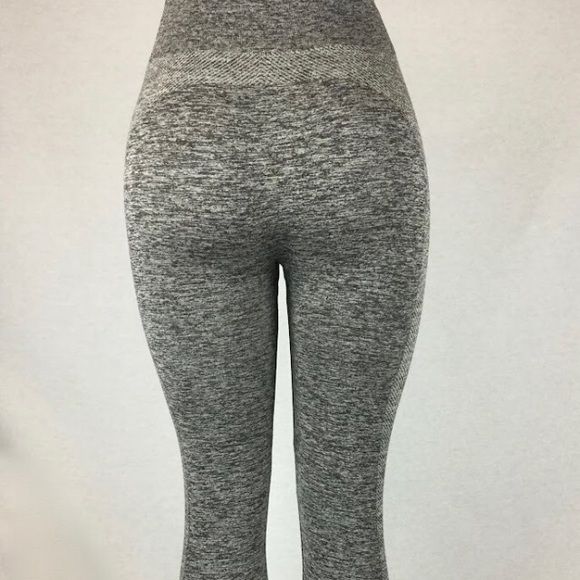 Light grey stretchy sport Women’s leggings with different textures one size - Picture 3 of 10